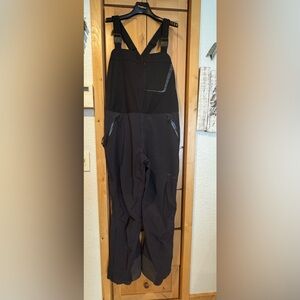 Men’s Columbia Ski Bibs.